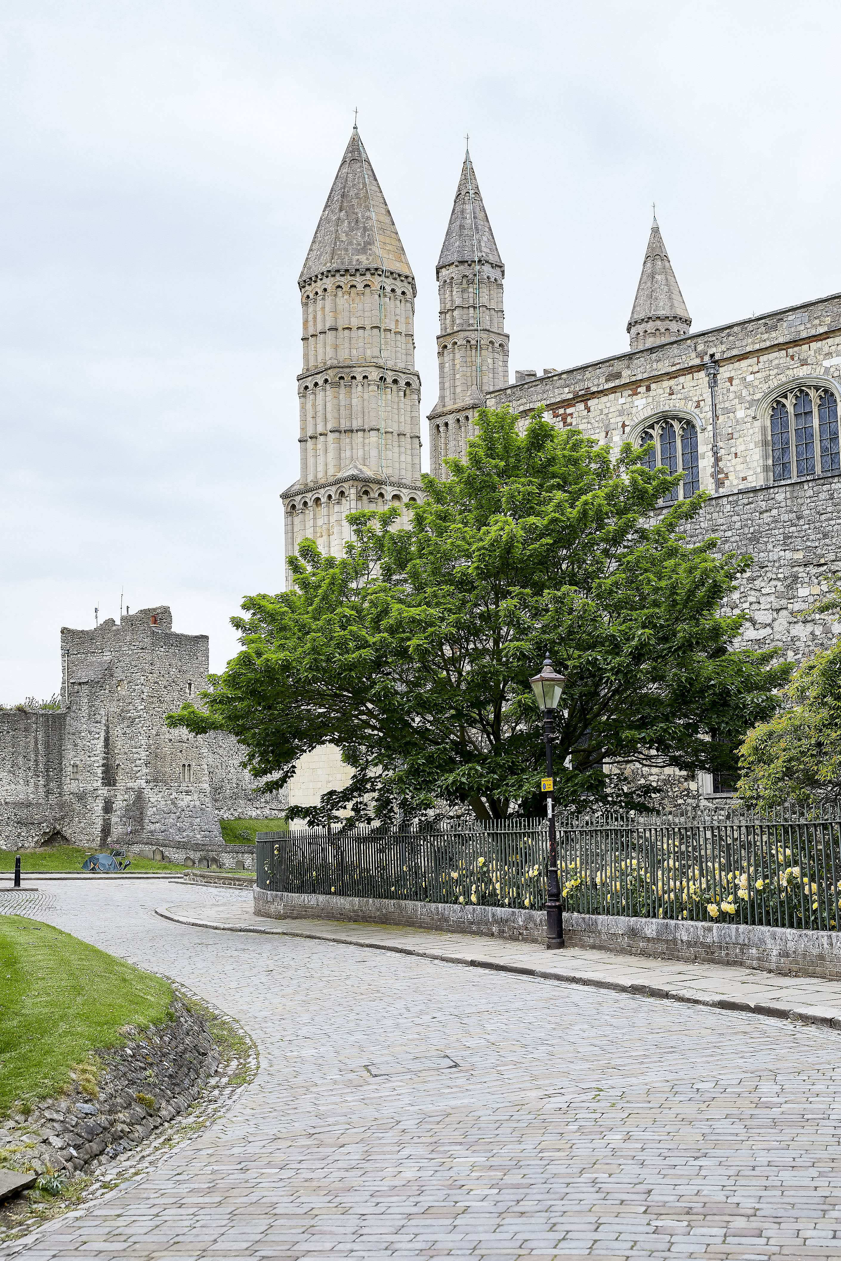 135 Rochester Cathedral And Castle Medway Web